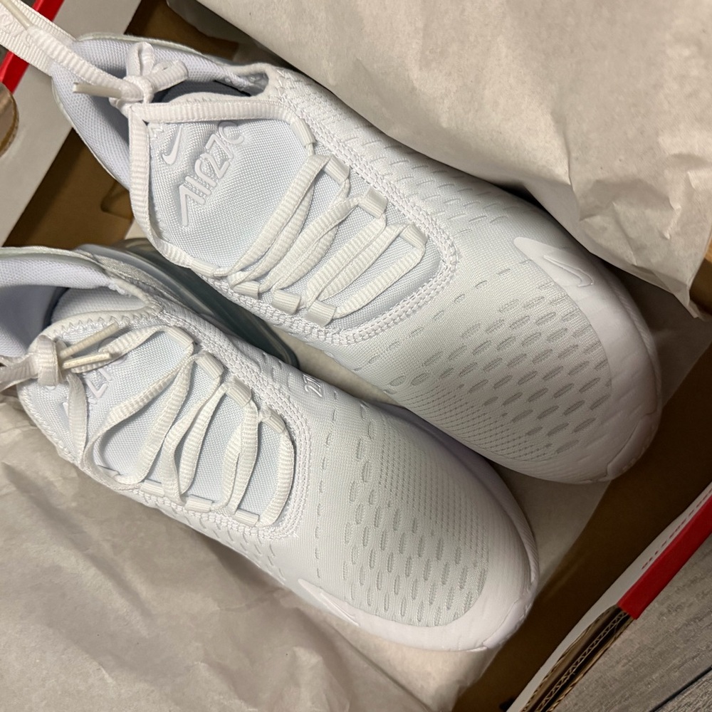 Nike White Air Max 270 Kids Sneakers - Picture 3 of 5